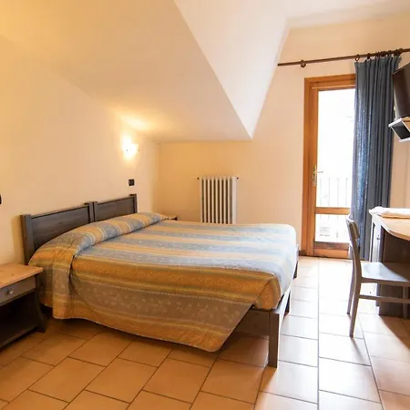 Hotel Bucaneve