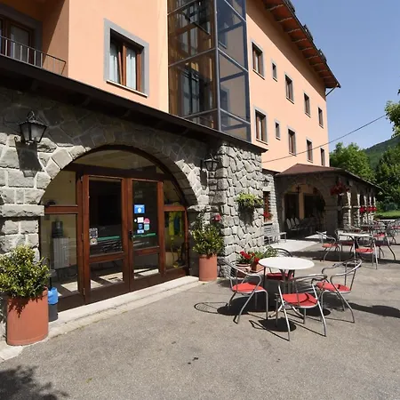 Hotel Bucaneve