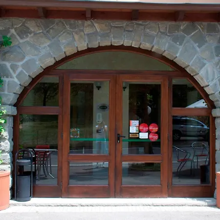 Bucaneve Отель