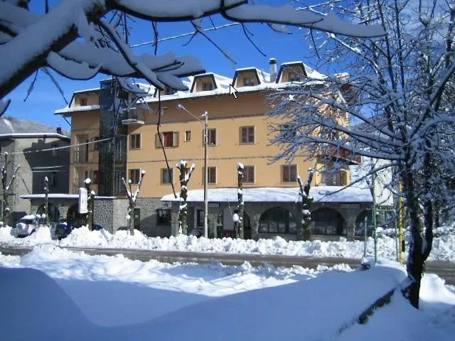 Отель Bucaneve